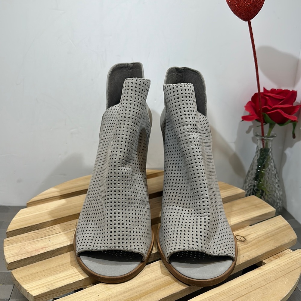 Steve Madden heels #198‎